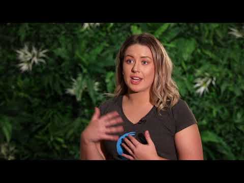 What is the appropriate attire for cryotherapy sessions?